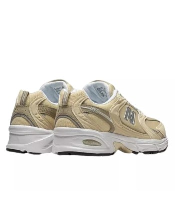 New Balance 530 Beige brillant des détails fins